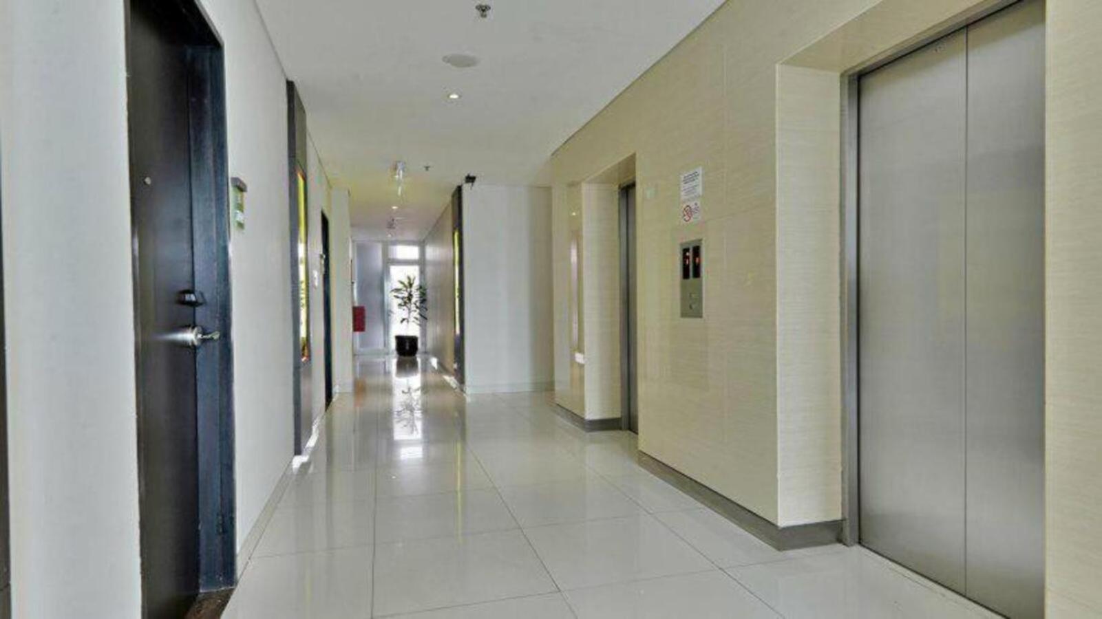 V Hotel Tebet Джакарта Экстерьер фото