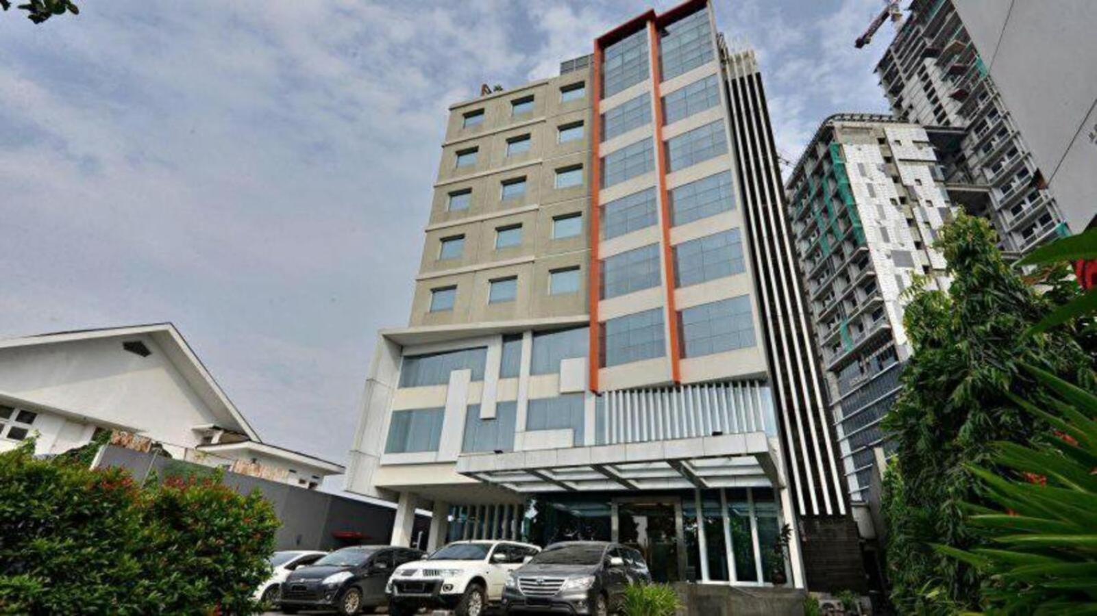 V Hotel Tebet Джакарта Экстерьер фото