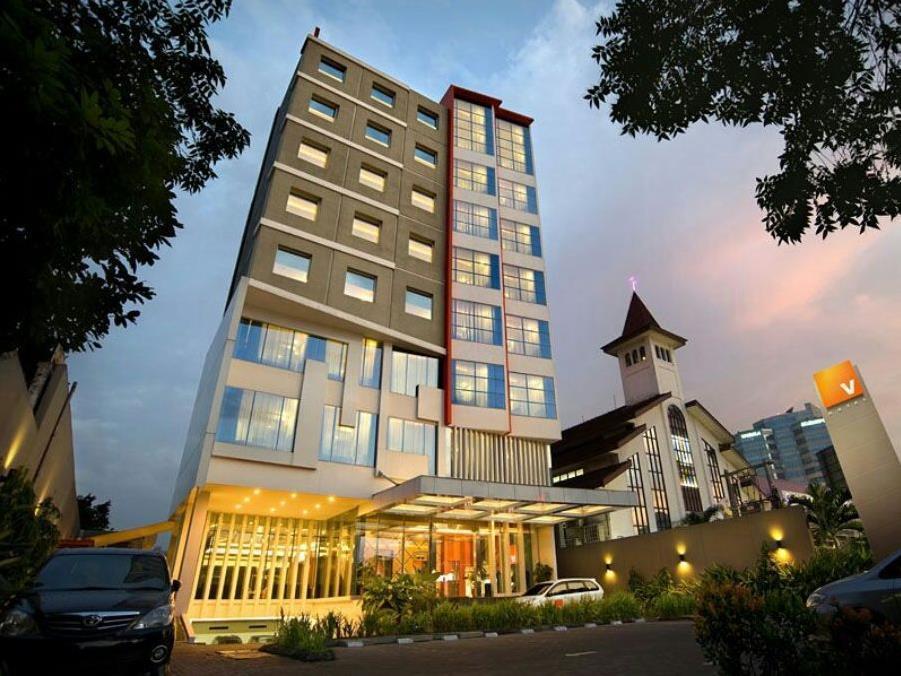 V Hotel Tebet Джакарта Экстерьер фото