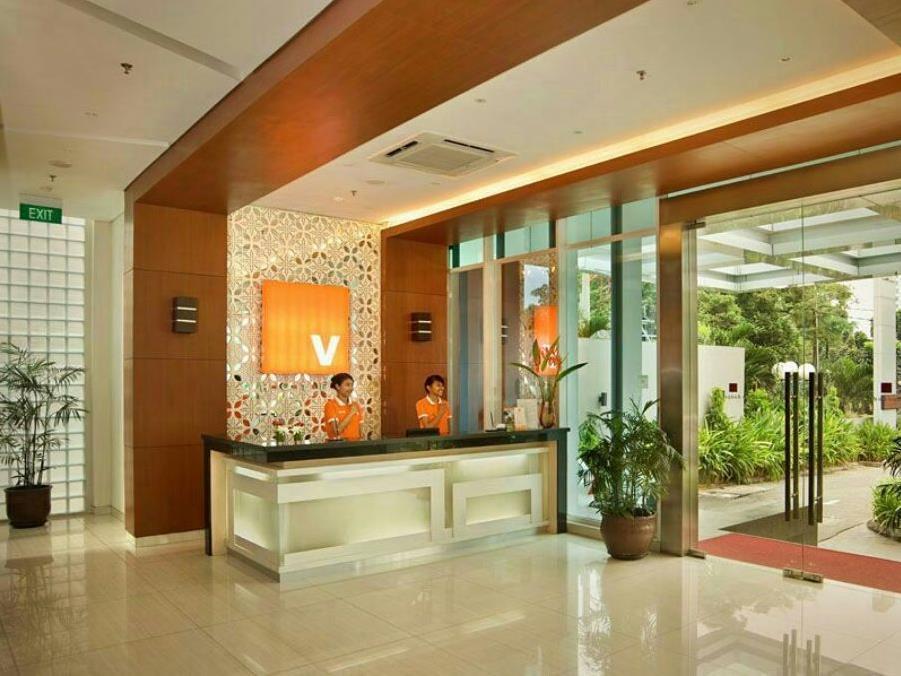 V Hotel Tebet Джакарта Экстерьер фото